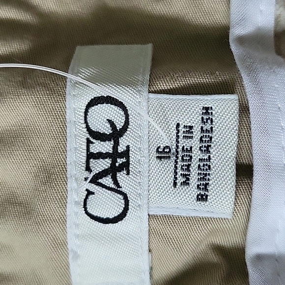 Cato khaki shorts with double button waist and 4.5" inseam - Picture 10 of 11